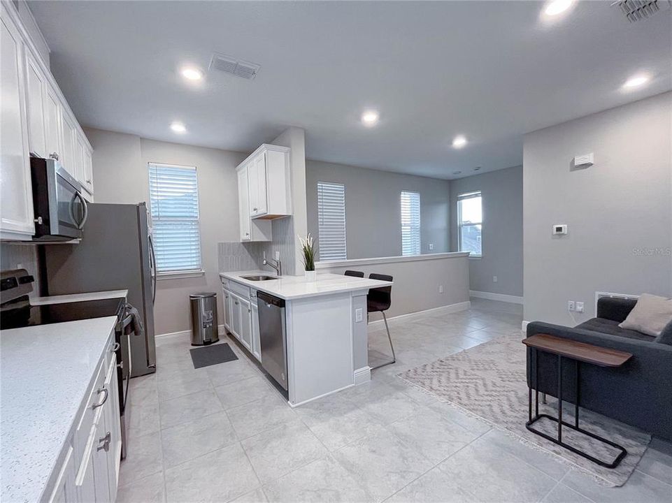 出租: $1,599 (1 贝兹, 1 浴室, 700 平方英尺)