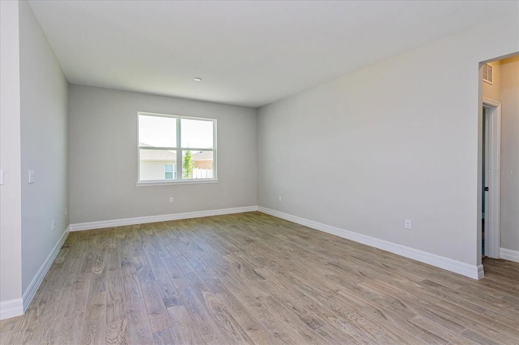 Под контрактом: $337,990 (4 спален, 2 ванн, 1938 Квадратных фут)