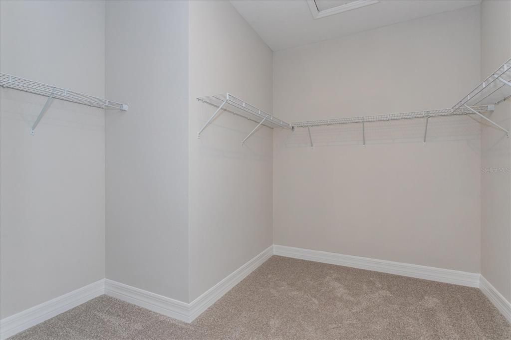 Под контрактом: $337,990 (4 спален, 2 ванн, 1938 Квадратных фут)