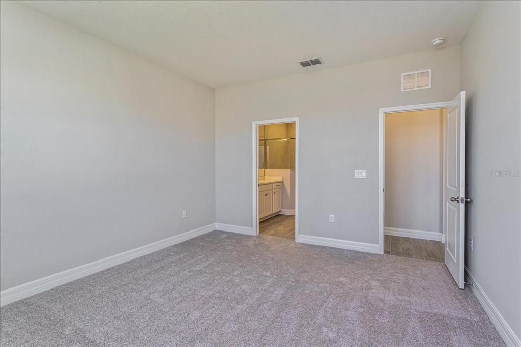 Под контрактом: $337,990 (4 спален, 2 ванн, 1938 Квадратных фут)