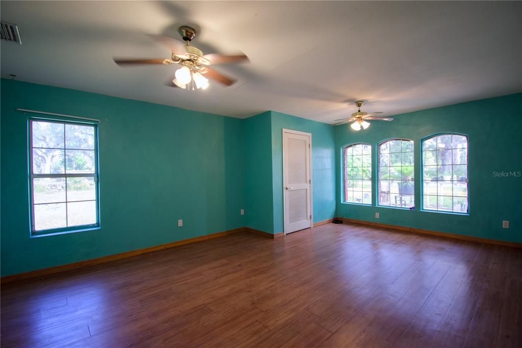 На продажу: $300,000 (3 спален, 2 ванн, 1480 Квадратных фут)