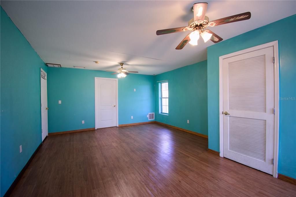 На продажу: $300,000 (3 спален, 2 ванн, 1480 Квадратных фут)