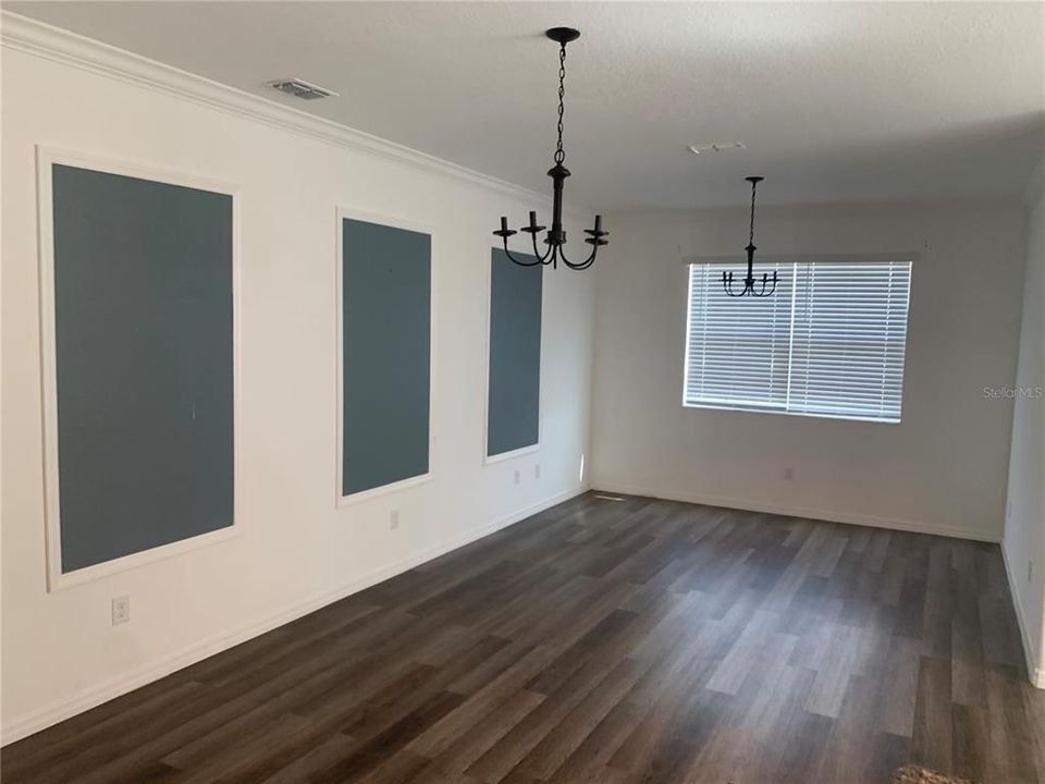 合同活跃: $169,900 (3 贝兹, 2 浴室, 1787 平方英尺)