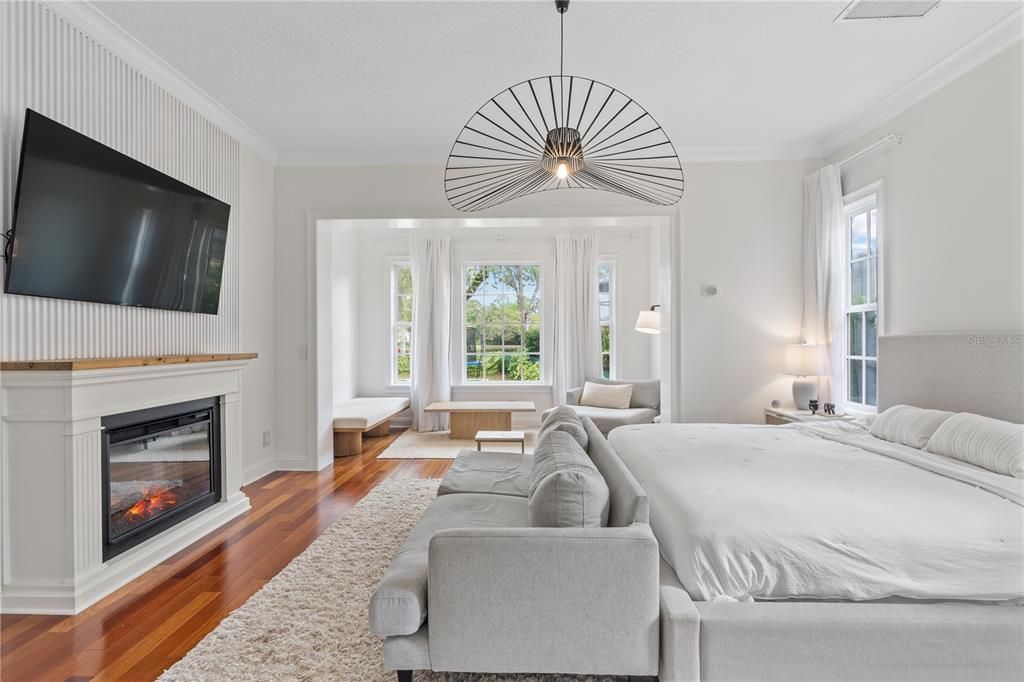 For Sale: $2,550,000 (6 beds, 6 baths, 5805 Square Feet)