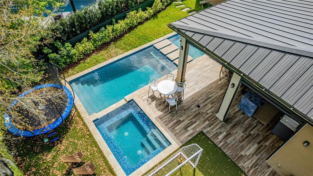 For Sale: $2,550,000 (6 beds, 6 baths, 5805 Square Feet)