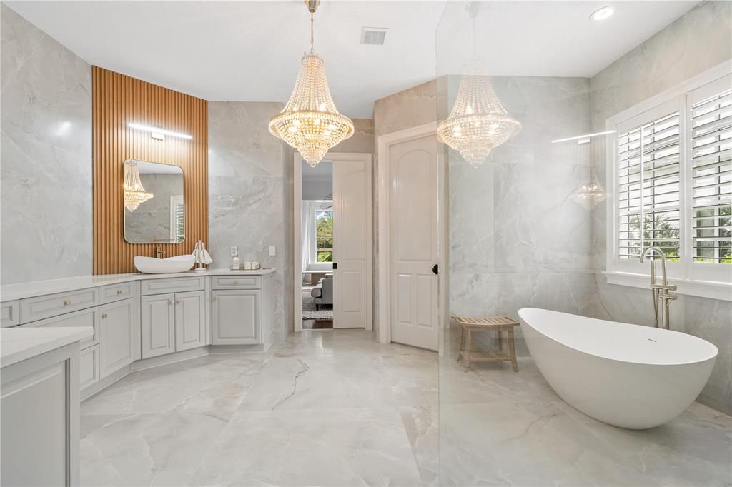 For Sale: $2,550,000 (6 beds, 6 baths, 5805 Square Feet)