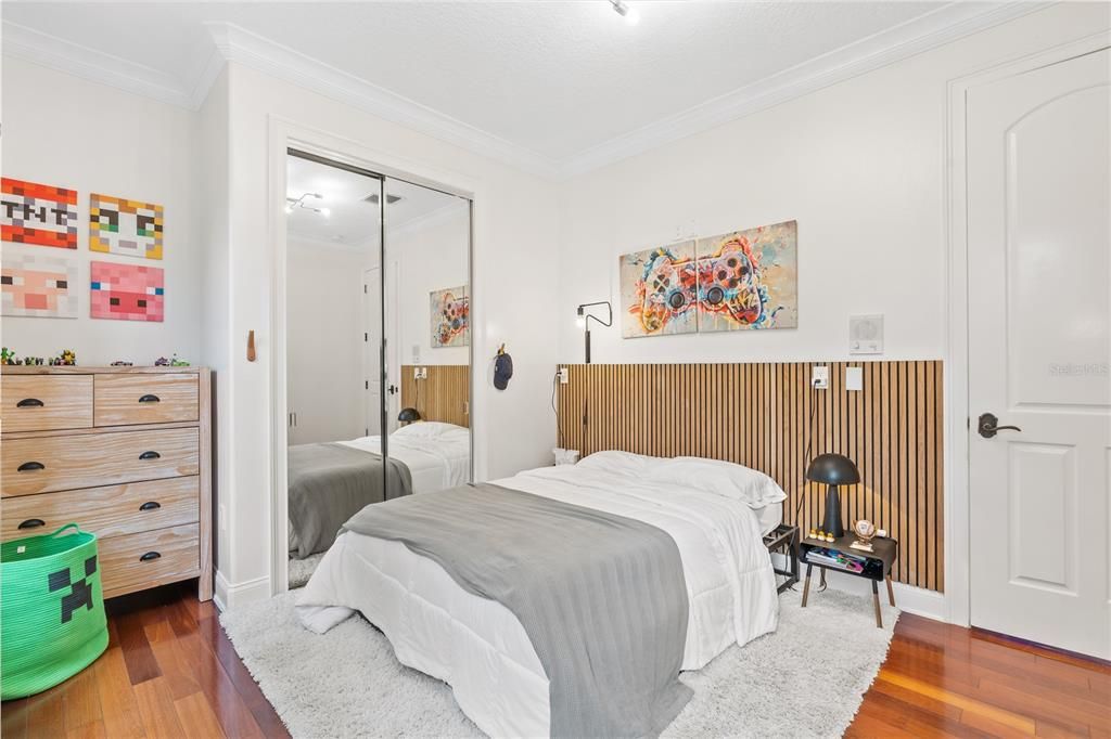 For Sale: $2,550,000 (6 beds, 6 baths, 5805 Square Feet)