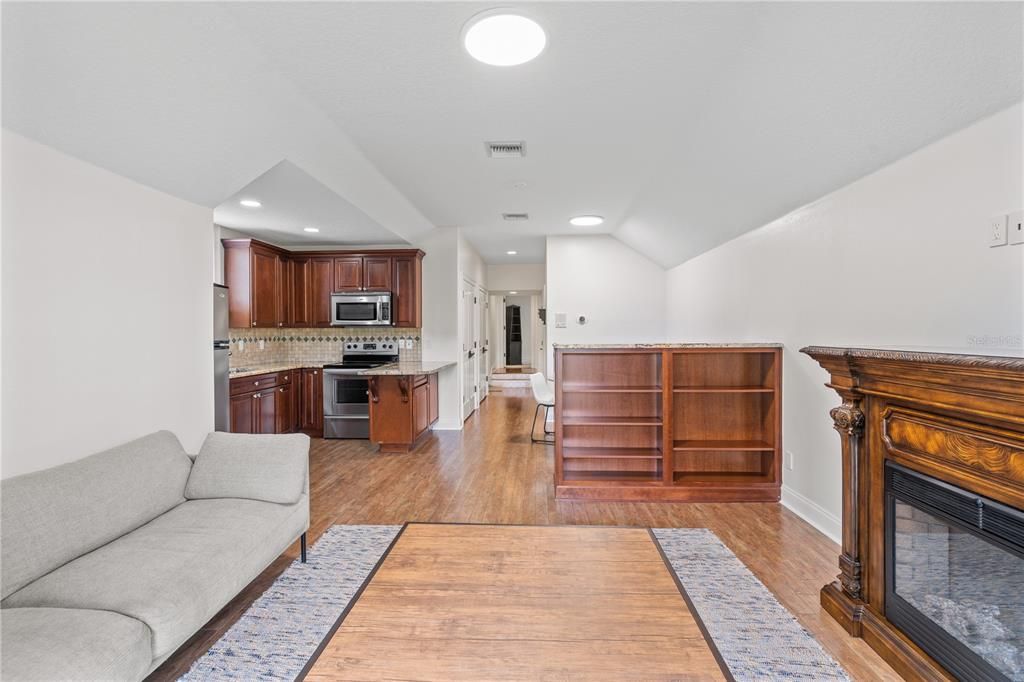 For Sale: $2,550,000 (6 beds, 6 baths, 5805 Square Feet)