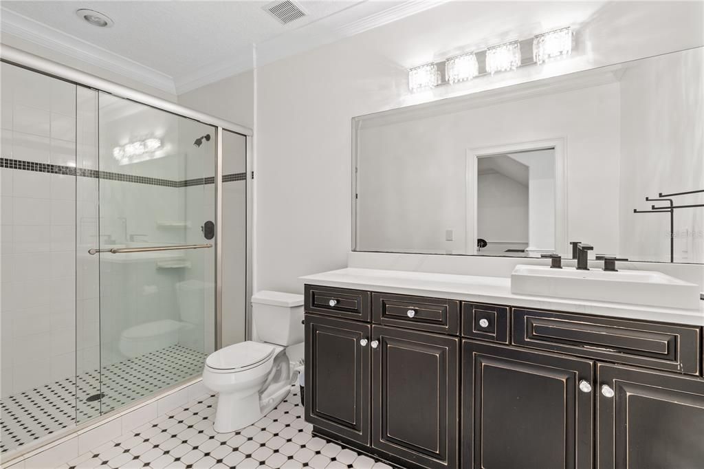 For Sale: $2,550,000 (6 beds, 6 baths, 5805 Square Feet)