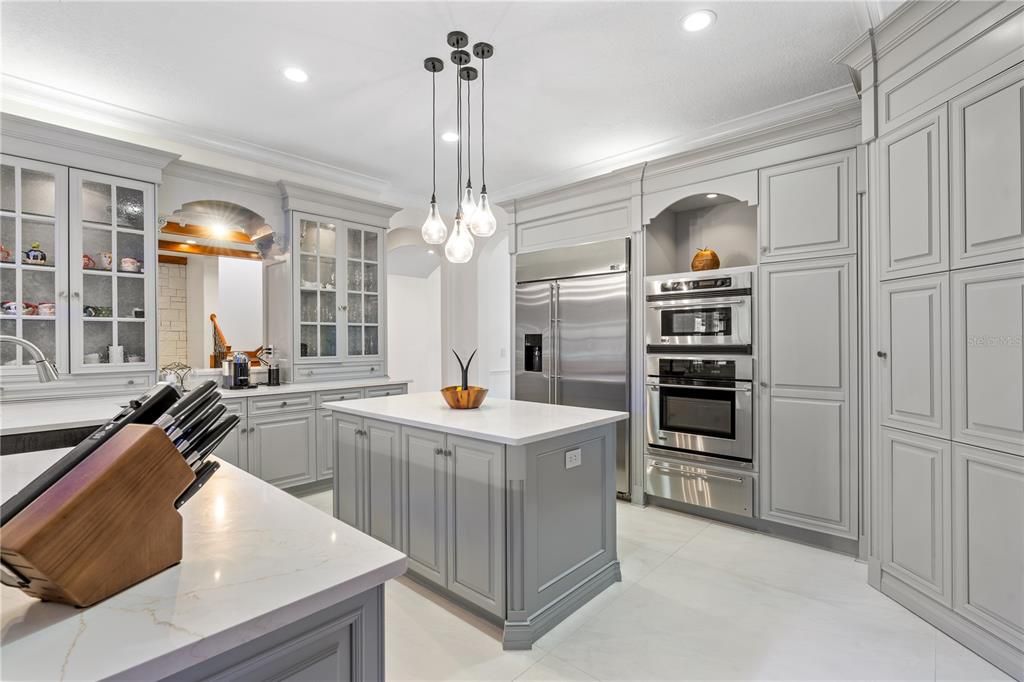 For Sale: $2,550,000 (6 beds, 6 baths, 5805 Square Feet)