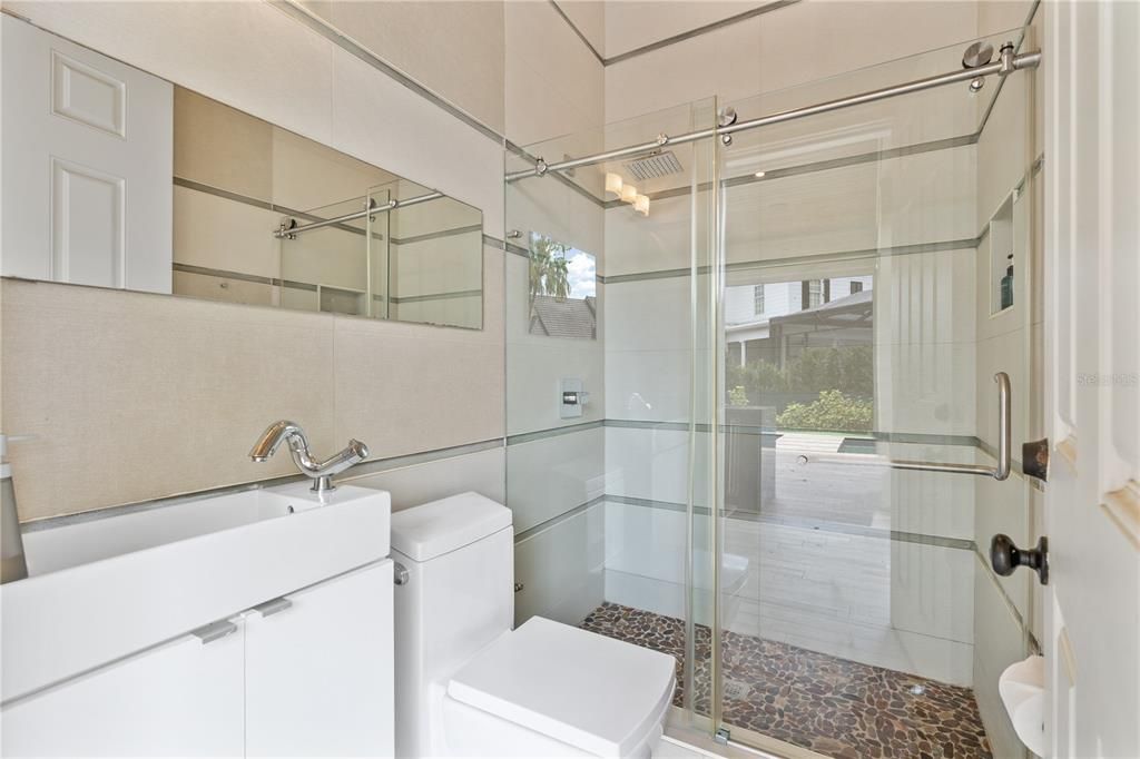 For Sale: $2,550,000 (6 beds, 6 baths, 5805 Square Feet)