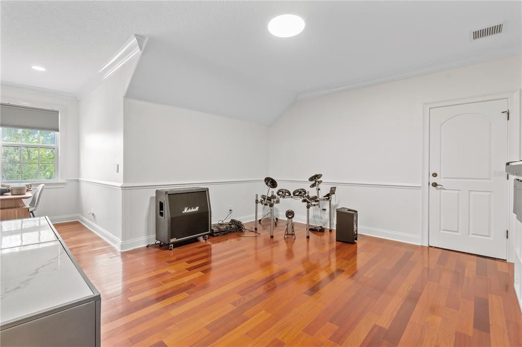 For Sale: $2,550,000 (6 beds, 6 baths, 5805 Square Feet)