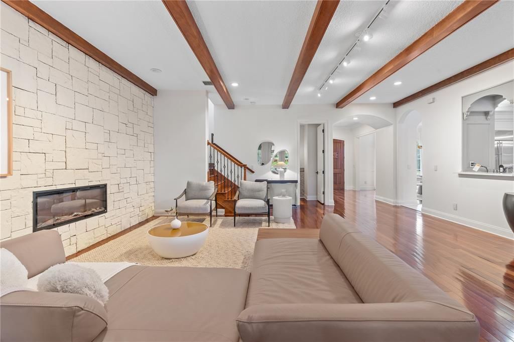 For Sale: $2,550,000 (6 beds, 6 baths, 5805 Square Feet)