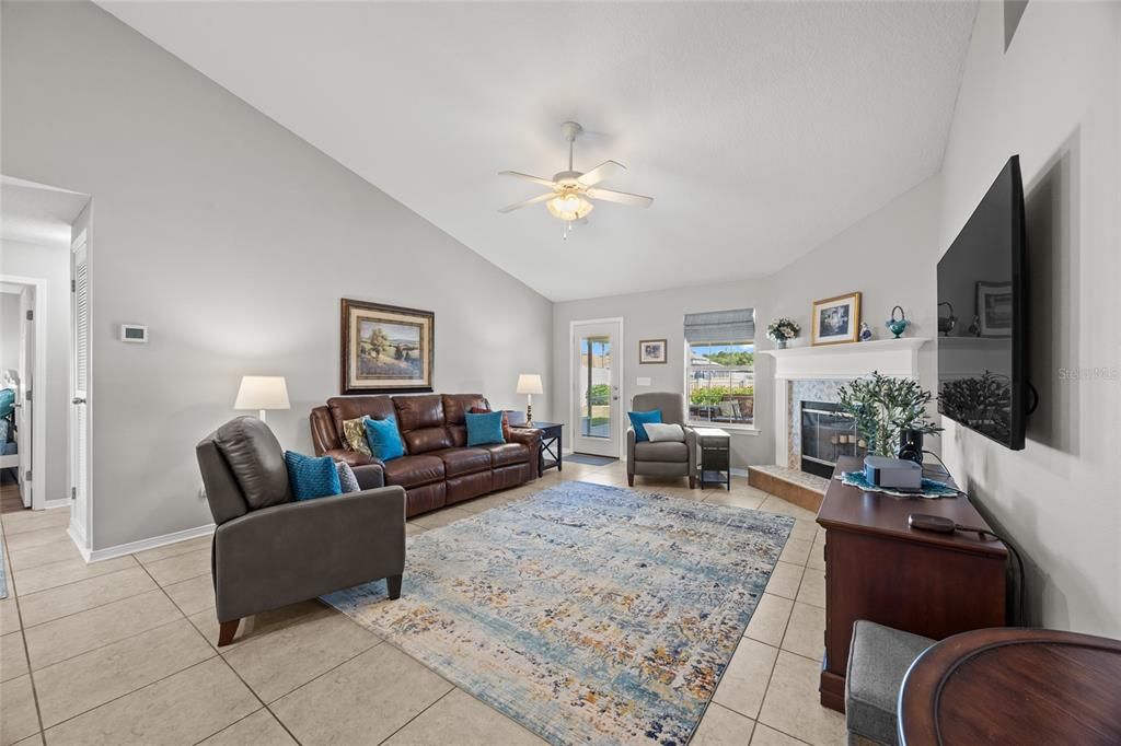 For Sale: $409,900 (4 beds, 3 baths, 2400 Square Feet)