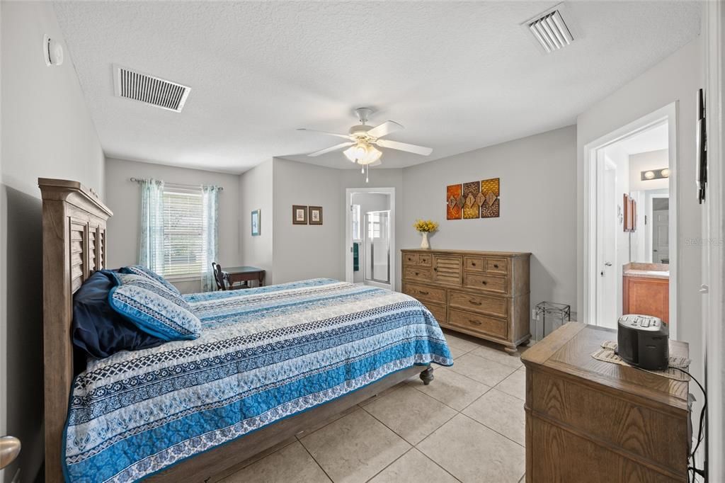 For Sale: $409,900 (4 beds, 3 baths, 2400 Square Feet)