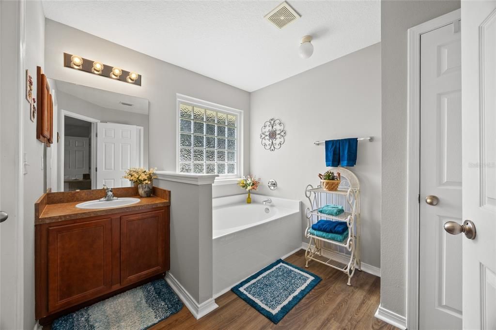 For Sale: $409,900 (4 beds, 3 baths, 2400 Square Feet)