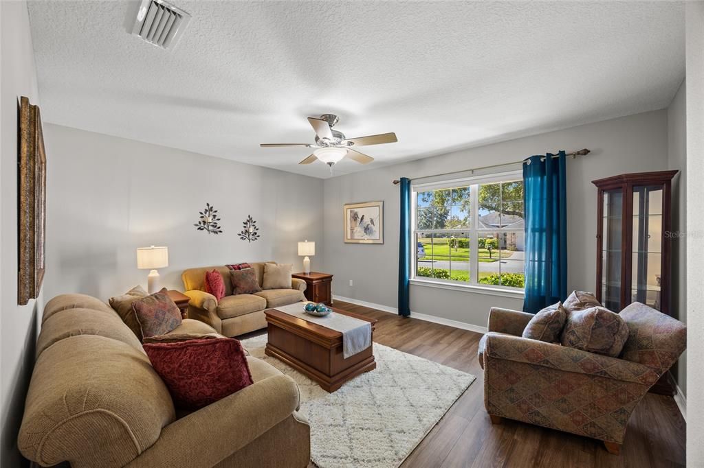 For Sale: $409,900 (4 beds, 3 baths, 2400 Square Feet)