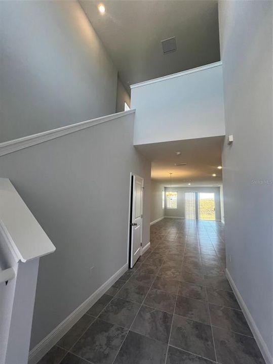 Под контрактом: $559,740 (4 спален, 2 ванн, 2100 Квадратных фут)