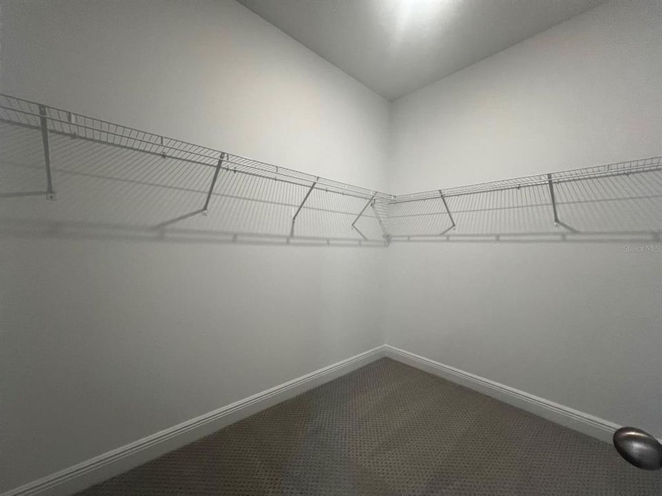 Под контрактом: $559,740 (4 спален, 2 ванн, 2100 Квадратных фут)