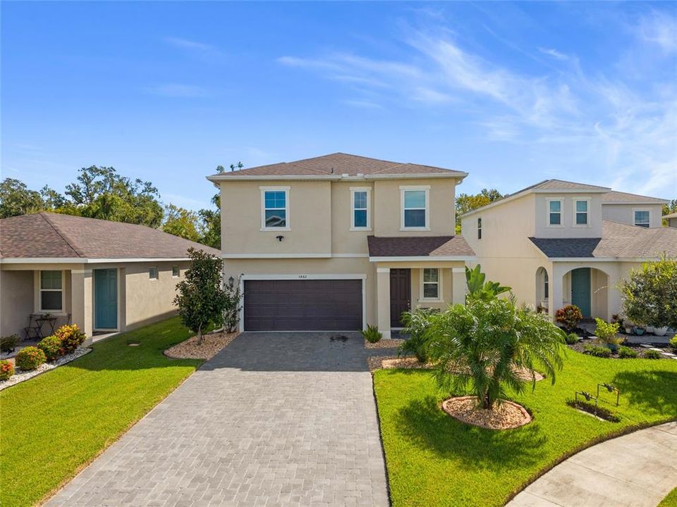 Active With Contract: $365,000 (3 beds, 2 baths, 2024 Square Feet)