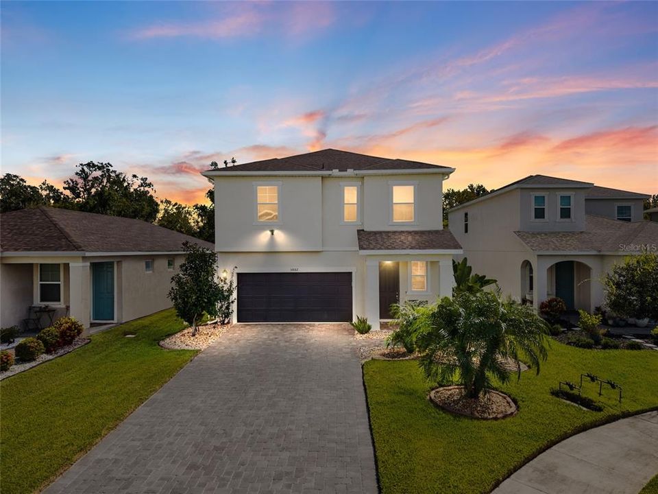 Active With Contract: $365,000 (3 beds, 2 baths, 2024 Square Feet)