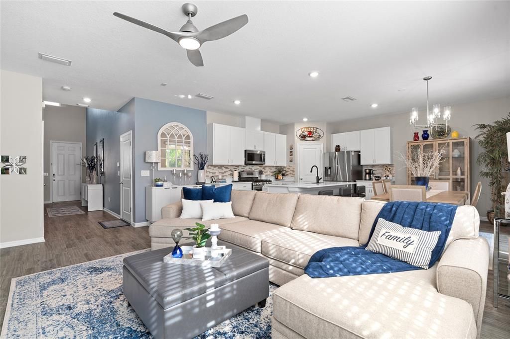 Active With Contract: $365,000 (3 beds, 2 baths, 2024 Square Feet)