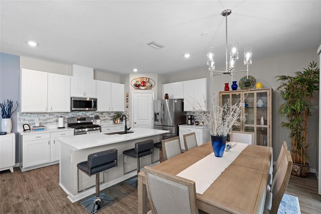 Active With Contract: $365,000 (3 beds, 2 baths, 2024 Square Feet)