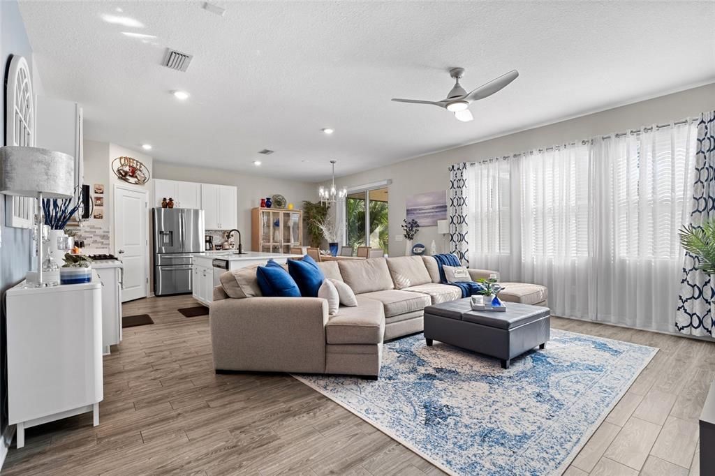 Active With Contract: $365,000 (3 beds, 2 baths, 2024 Square Feet)