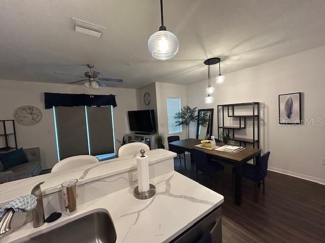 For Rent: $2,000 (3 beds, 2 baths, 1652 Square Feet)