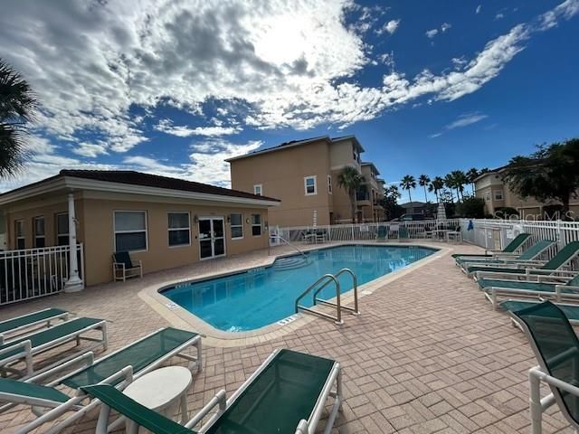 For Rent: $2,000 (3 beds, 2 baths, 1652 Square Feet)