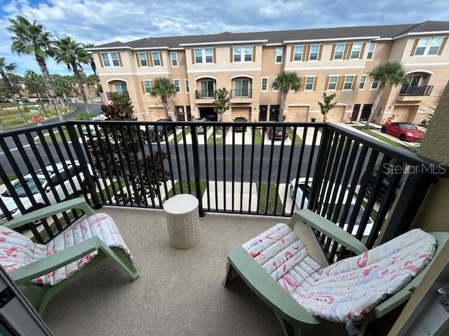 For Rent: $2,000 (3 beds, 2 baths, 1652 Square Feet)