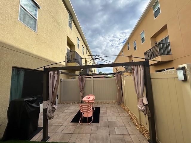 For Rent: $2,000 (3 beds, 2 baths, 1652 Square Feet)