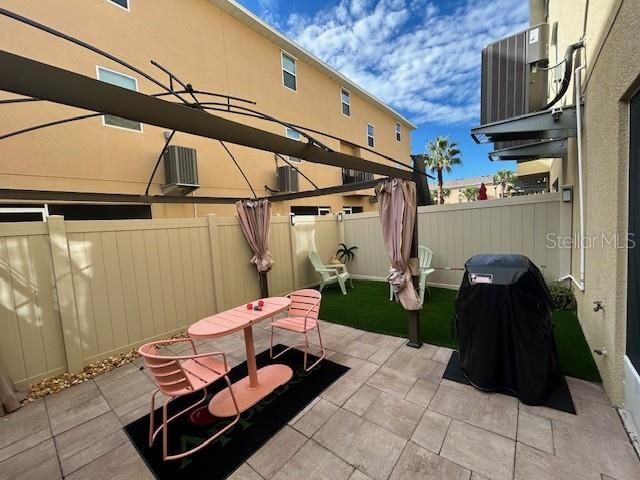 For Rent: $2,000 (3 beds, 2 baths, 1652 Square Feet)