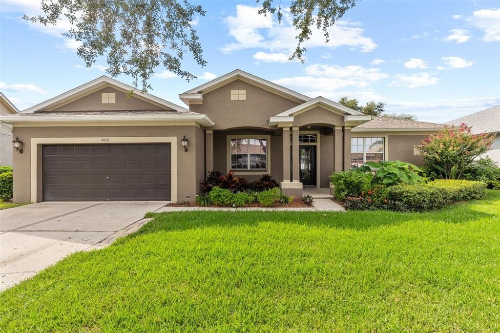 Active With Contract: $450,000 (3 beds, 2 baths, 1992 Square Feet)