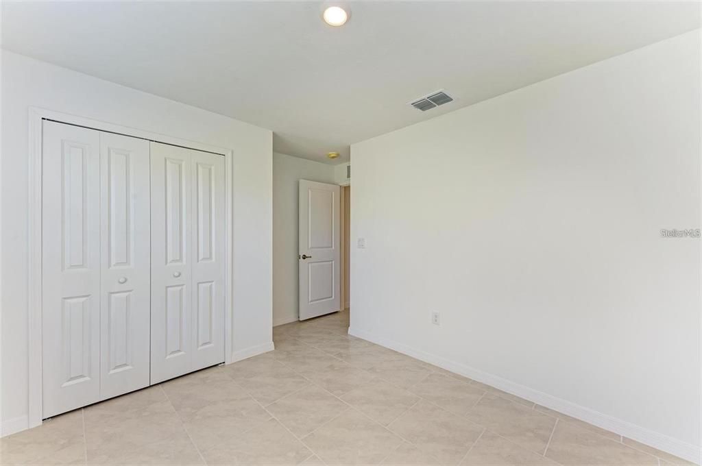 For Rent: $2,200 (4 beds, 2 baths, 1941 Square Feet)