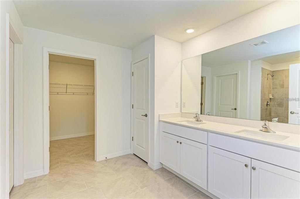 For Rent: $2,200 (4 beds, 2 baths, 1941 Square Feet)