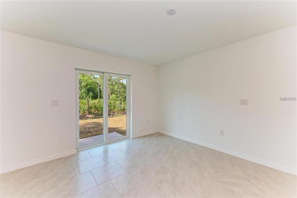 For Rent: $2,200 (4 beds, 2 baths, 1941 Square Feet)