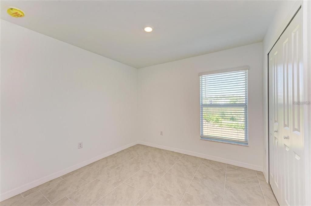 For Rent: $2,200 (4 beds, 2 baths, 1941 Square Feet)