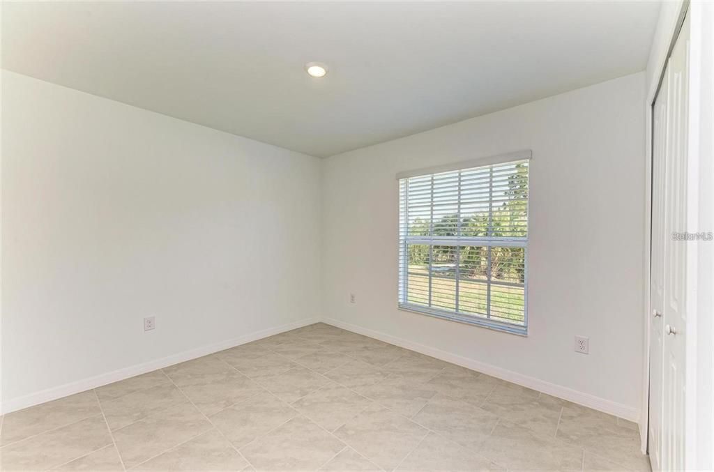 For Rent: $2,200 (4 beds, 2 baths, 1941 Square Feet)