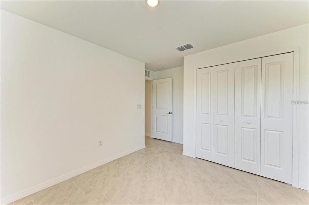 For Rent: $2,200 (4 beds, 2 baths, 1941 Square Feet)