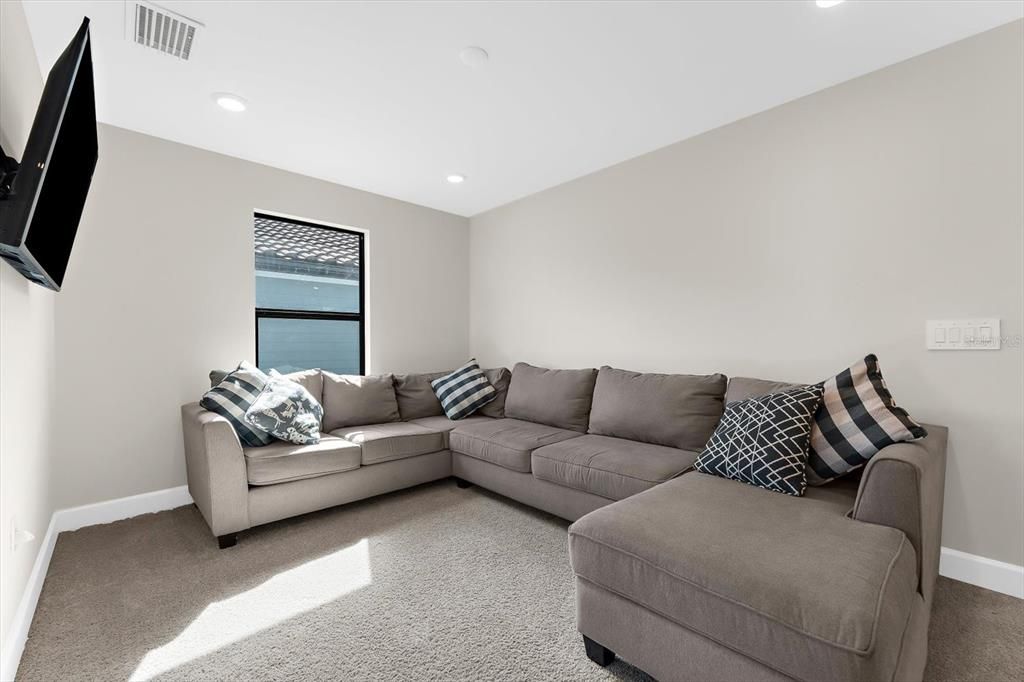 For Sale: $635,000 (5 beds, 3 baths, 2638 Square Feet)