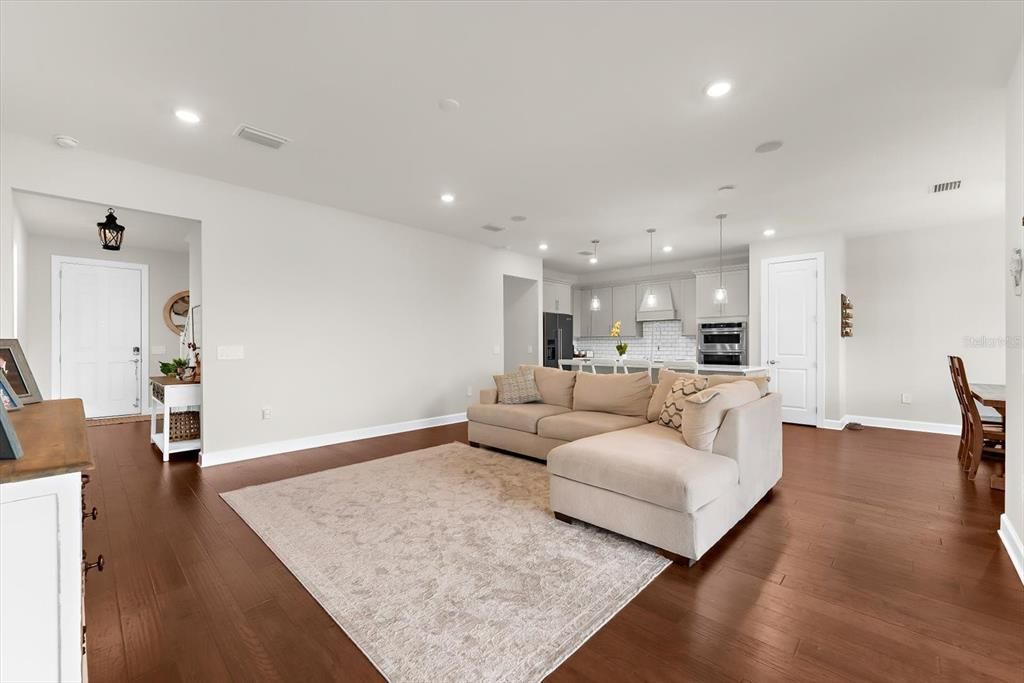 For Sale: $635,000 (5 beds, 3 baths, 2638 Square Feet)