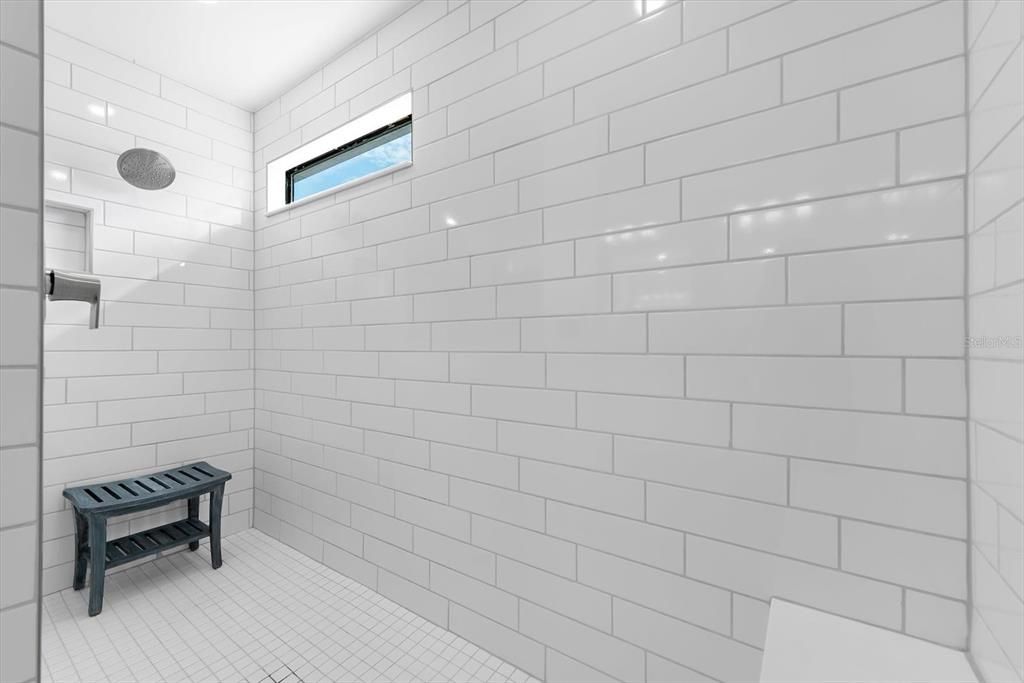 For Sale: $635,000 (5 beds, 3 baths, 2638 Square Feet)