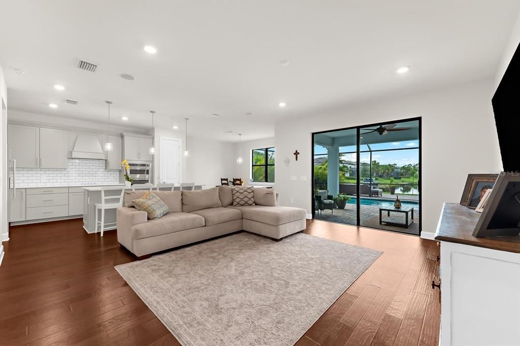 For Sale: $635,000 (5 beds, 3 baths, 2638 Square Feet)