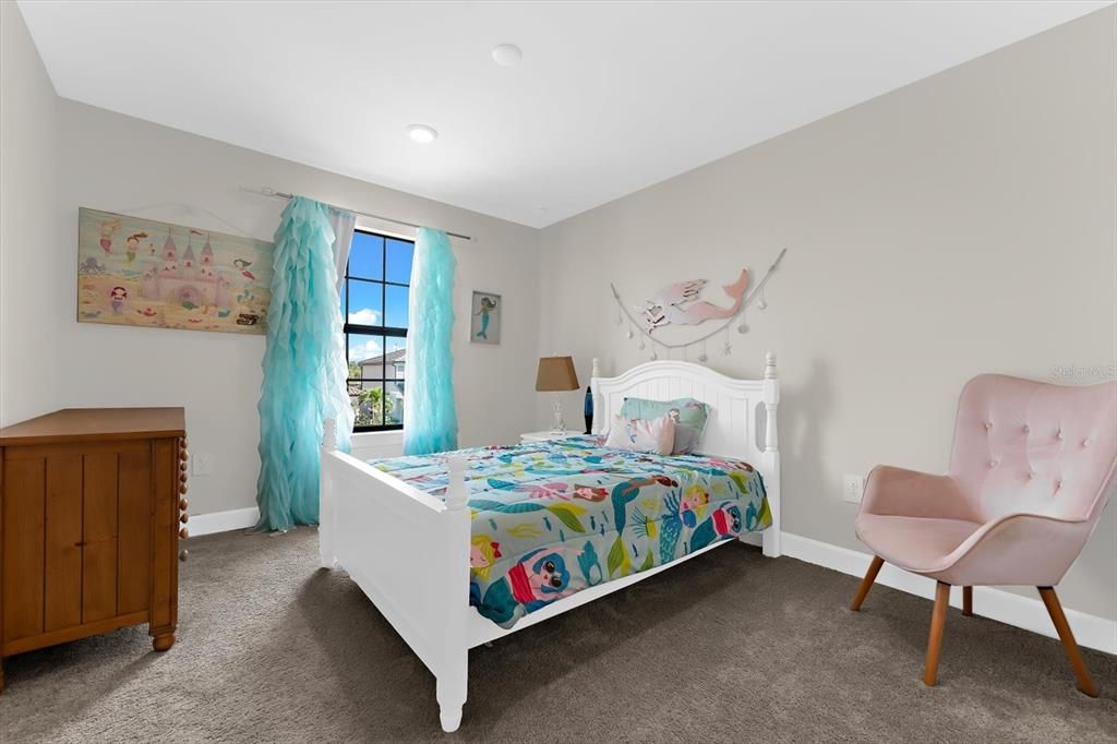 For Sale: $635,000 (5 beds, 3 baths, 2638 Square Feet)