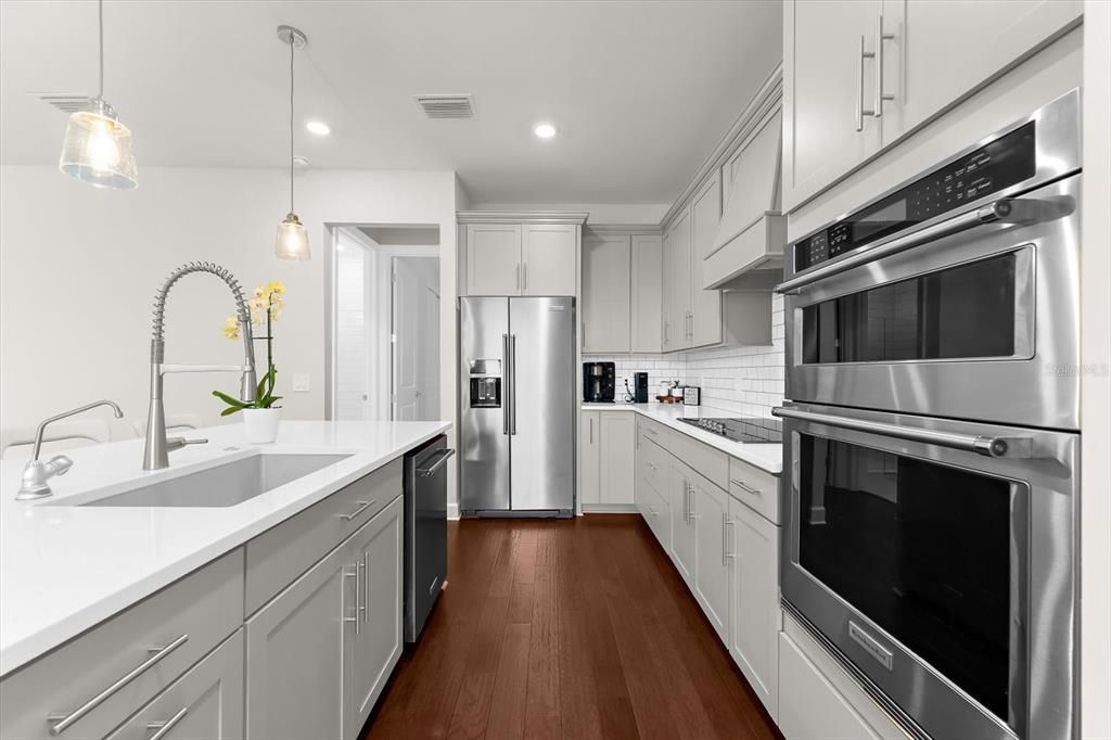 For Sale: $635,000 (5 beds, 3 baths, 2638 Square Feet)