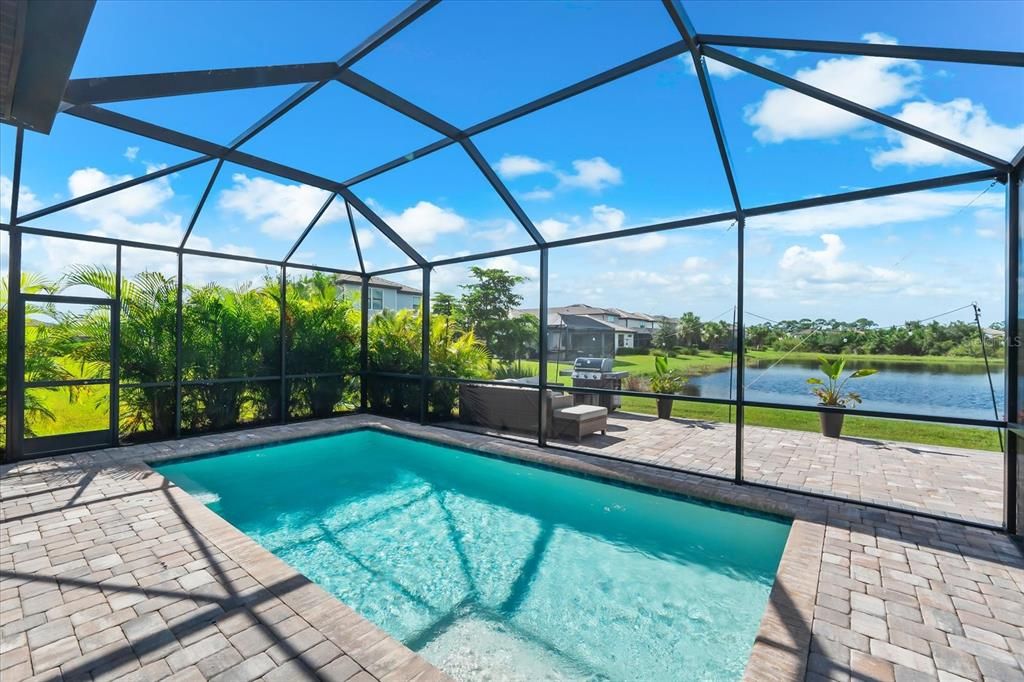 For Sale: $635,000 (5 beds, 3 baths, 2638 Square Feet)