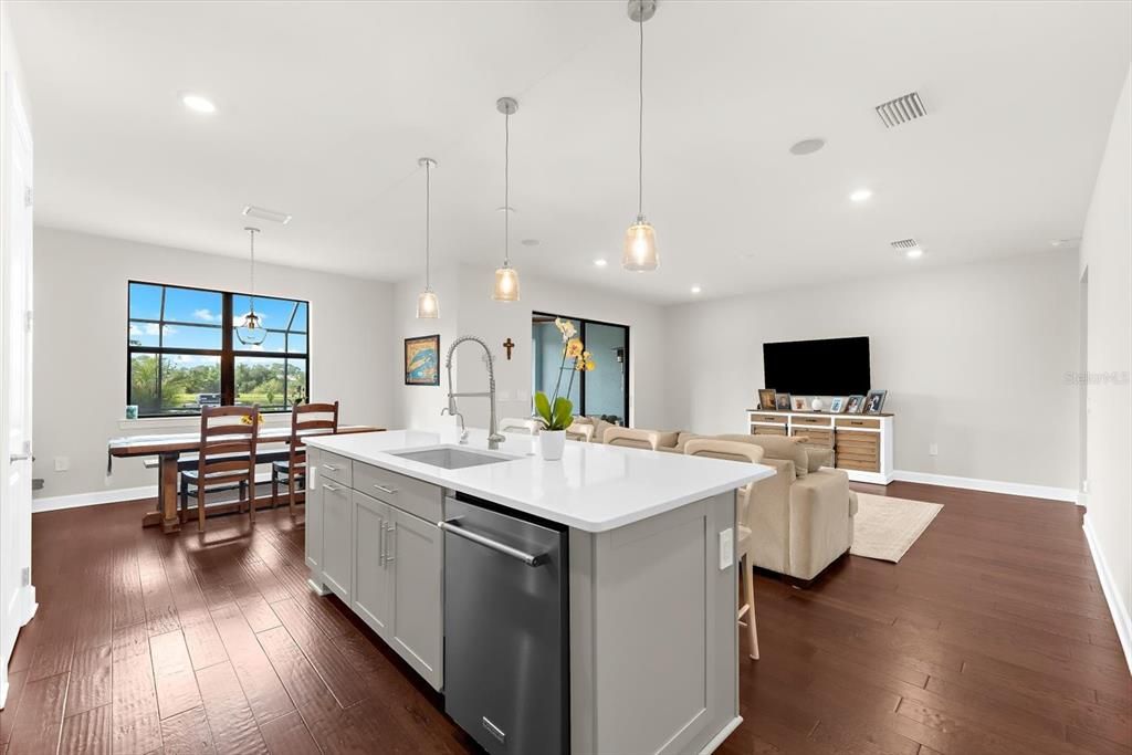 For Sale: $635,000 (5 beds, 3 baths, 2638 Square Feet)