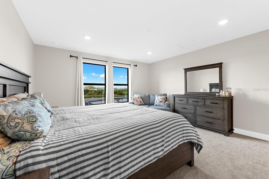 For Sale: $635,000 (5 beds, 3 baths, 2638 Square Feet)