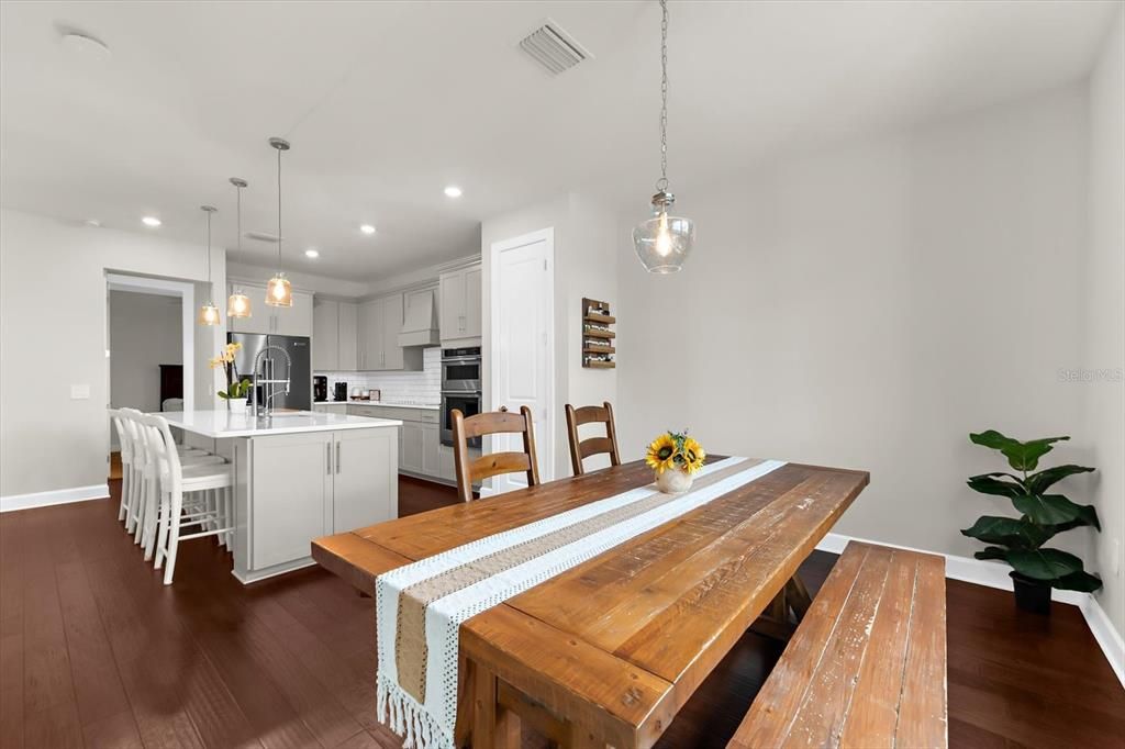 For Sale: $635,000 (5 beds, 3 baths, 2638 Square Feet)